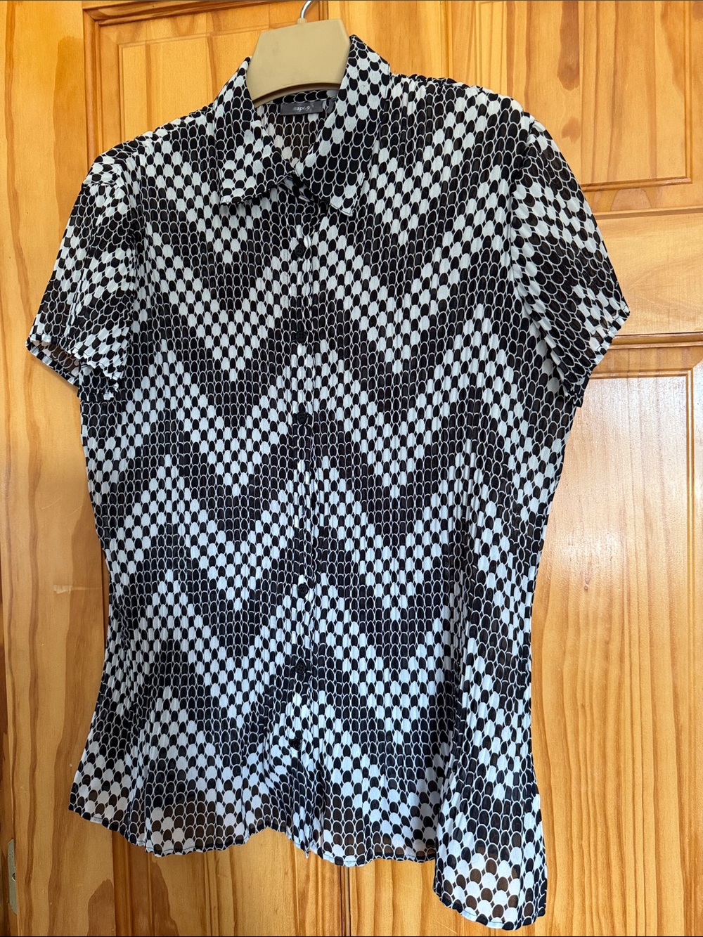 Apt. 9 Black and White Zigzag Short-Sleeve Button-Down Top